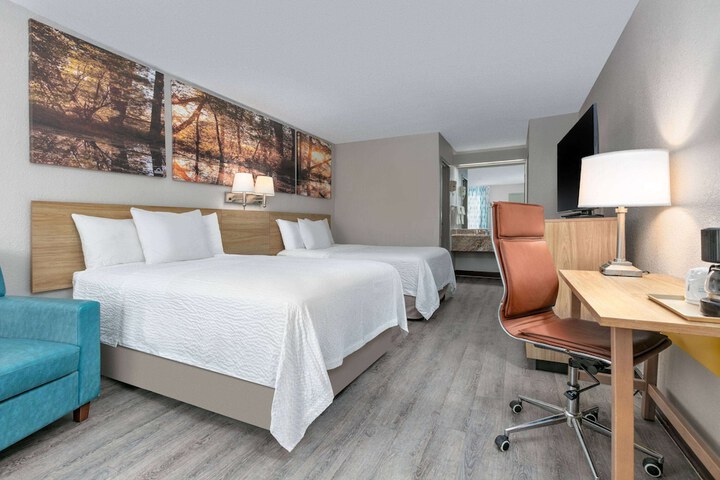 2 Double Beds (7 of 11)