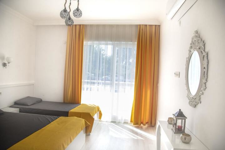Room 2 of 38