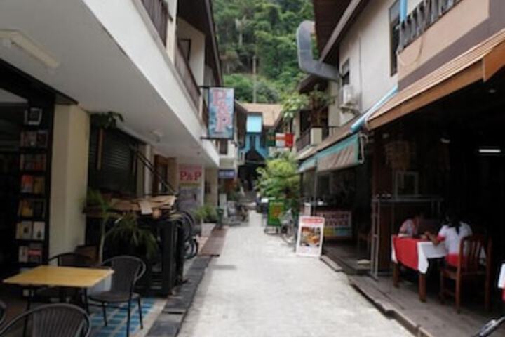Photo 6