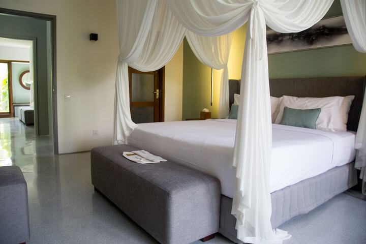 Room 27 of 141
