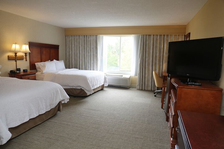 2 Queen Beds Hearing Accessible (11 of 13)