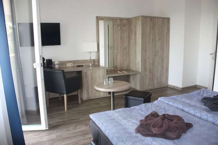 Room 2 of 67