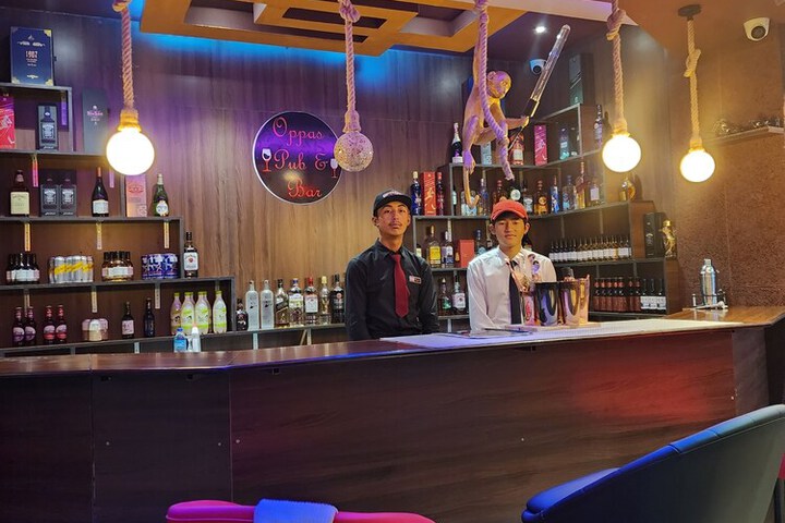 Lounge 21 of 25