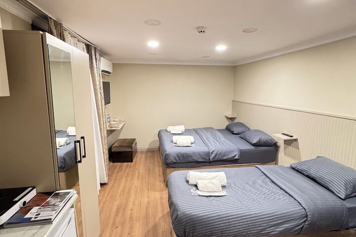 Room 12 of 90
