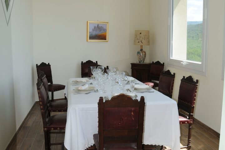 Dining 27 of 44