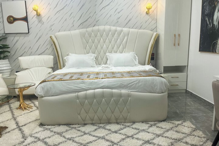 Room 4 of 40