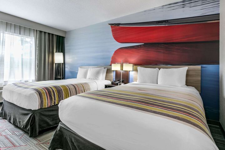 2 Queen Beds (6 of 16)