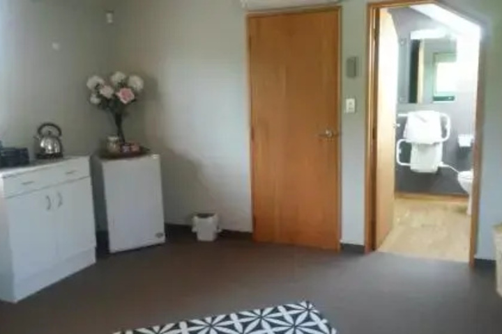 Room 4 of 9