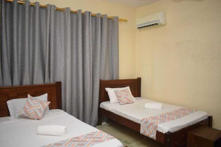 Room 2 of 62