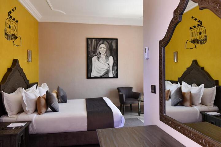 Room 27 of 77