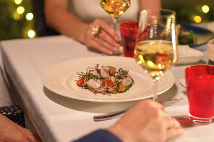 Dining 30 of 37