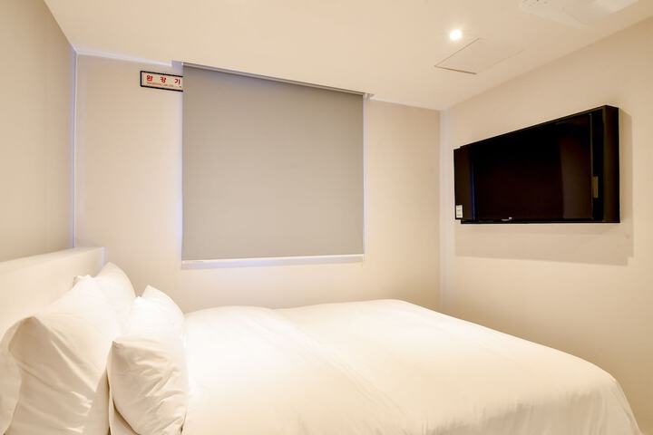 Room 16 of 35