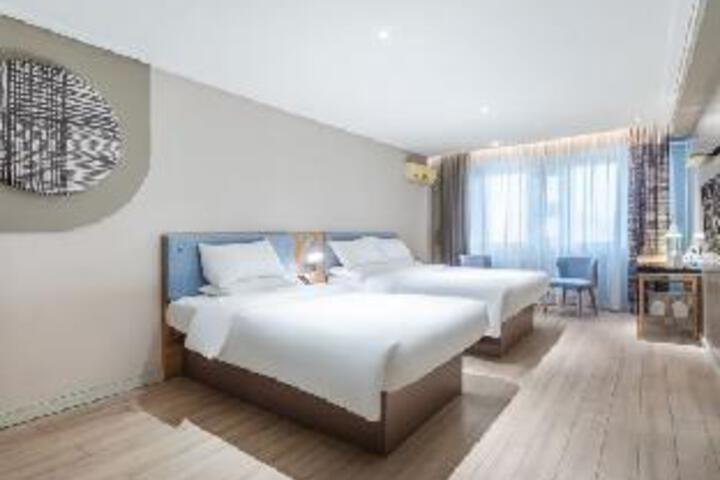 Room 10 of 11