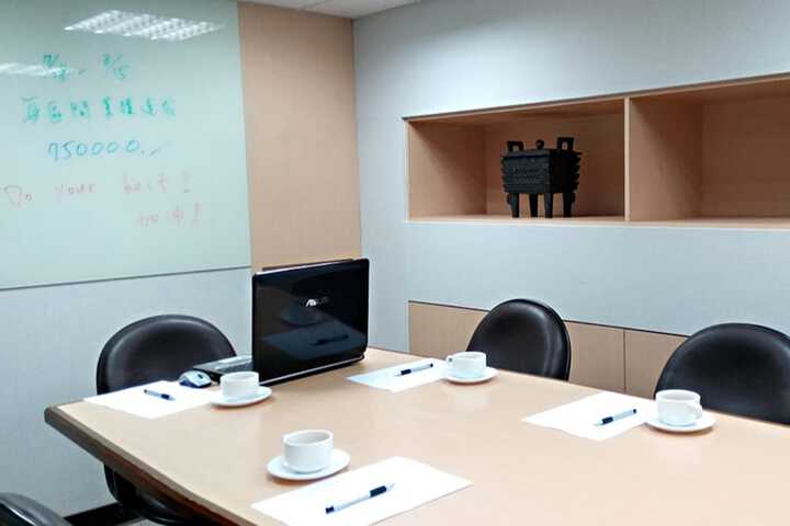 Business Center 31 of 33