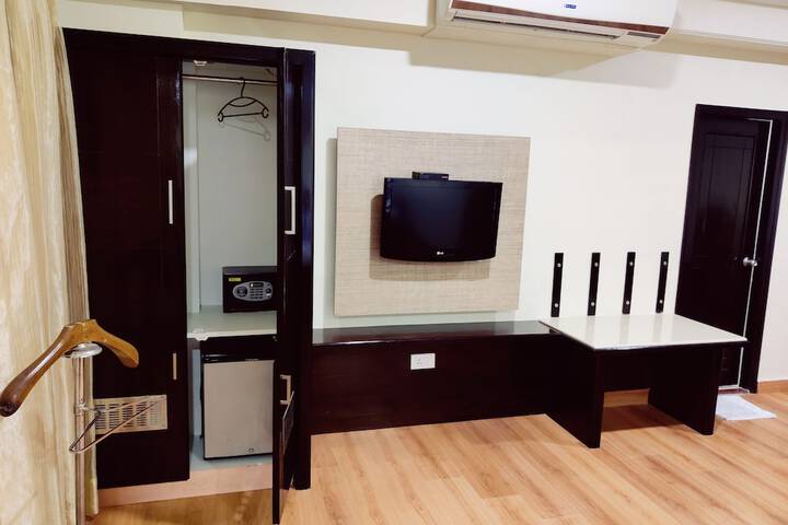 Room 63 of 103