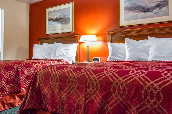 2 Double Beds (4 of 7)