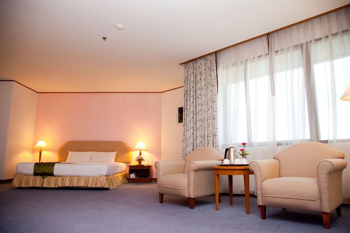 Room 10 of 86