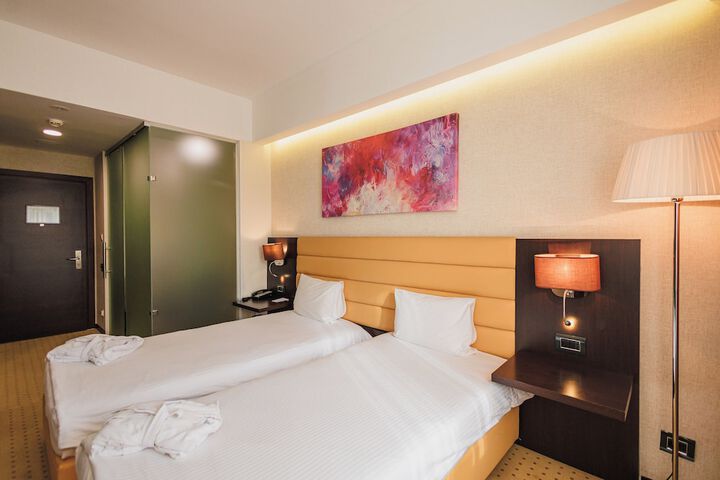 Room 10 of 53