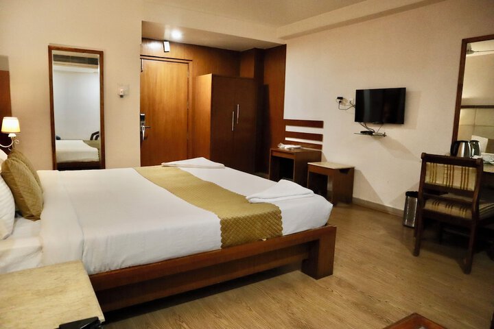 Room 6 of 19