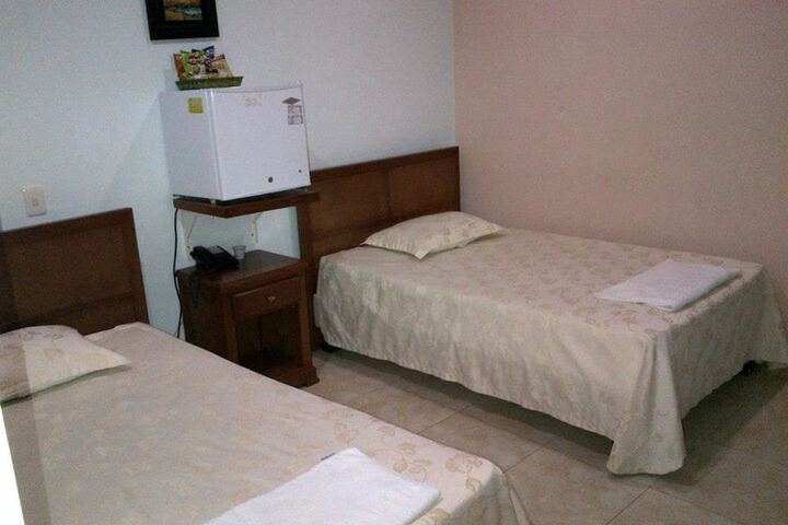 Room 6 of 40