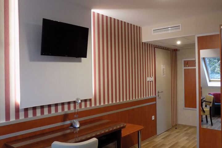 Room 4 of 41