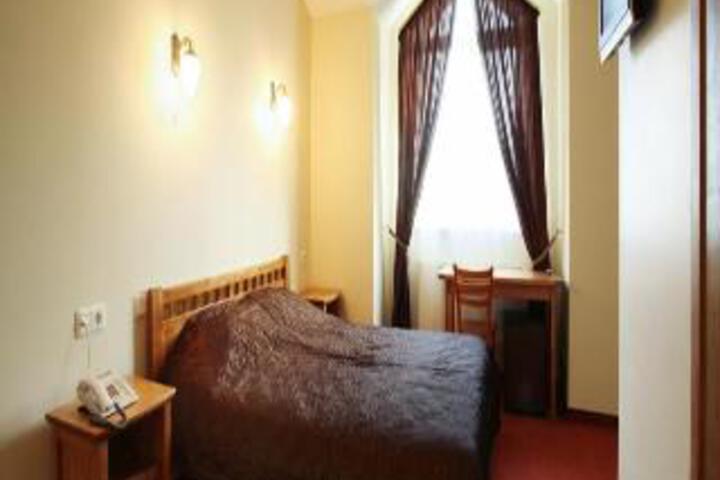 Room 5 of 6