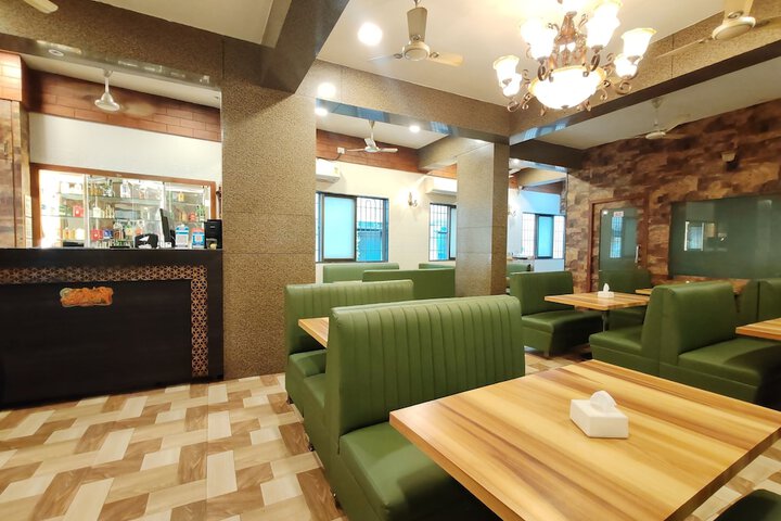 Dining 19 of 22