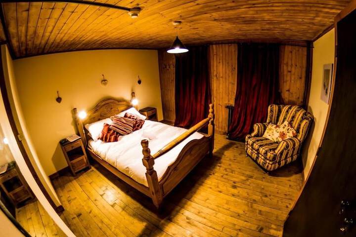 Room 13 of 34