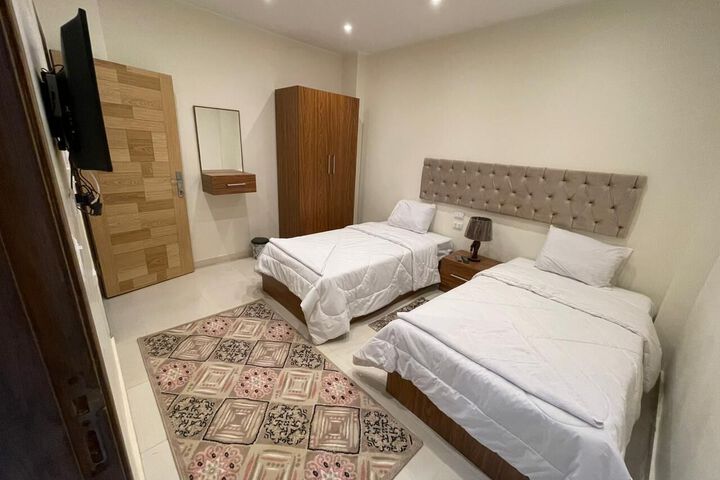 Room 8 of 18