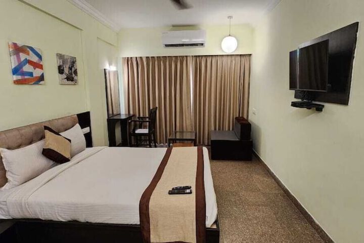 Room 8 of 18