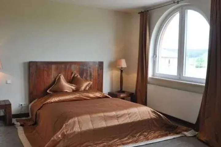 Room 2 of 11