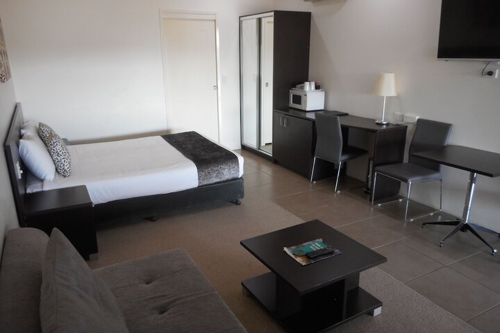 Room 13 of 33