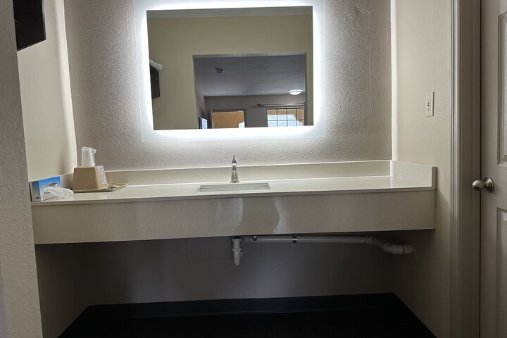 Standard Room, King or Two Doubles (1 of 15)