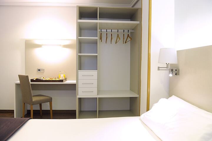 Room 27 of 65