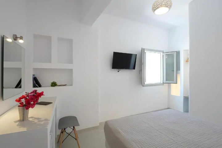 Room 4 of 12