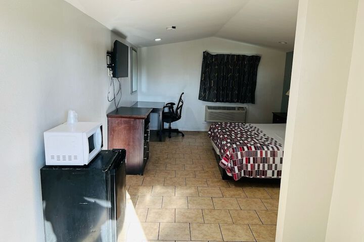 Room 2 of 17