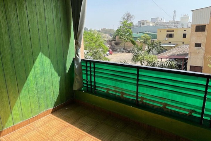 Room 6 of 11