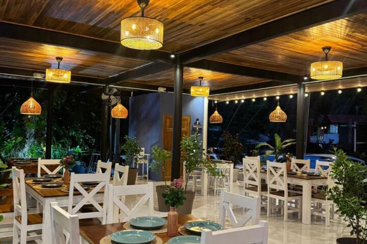 Bar/lounge