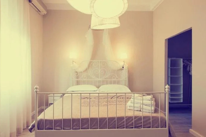 Room 5 of 11