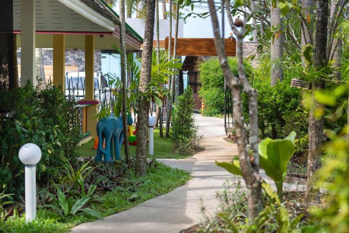 Hotel Exterior 208 of 211