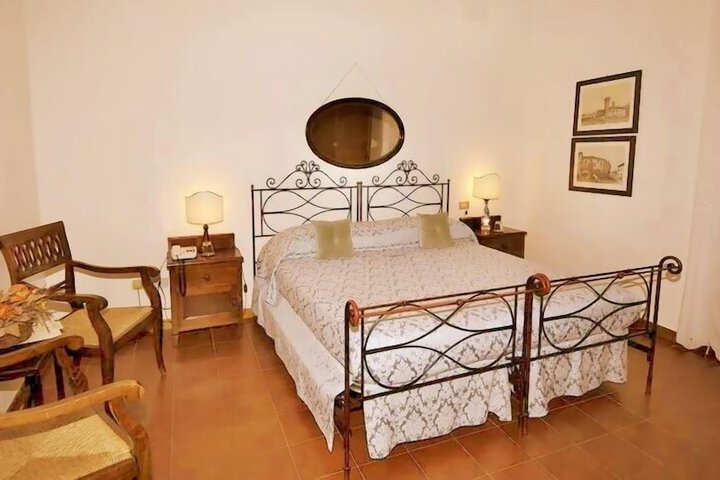 Room 6 of 65