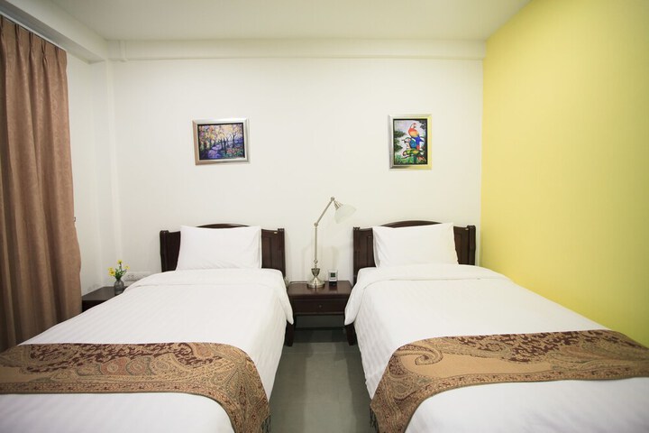 Room 12 of 34