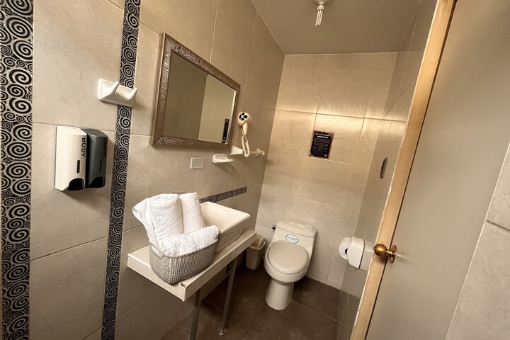 Room 21 of 28