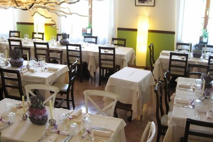 Dining 44 of 63