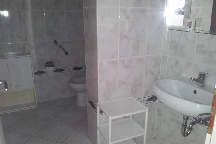 Room 5 of 17