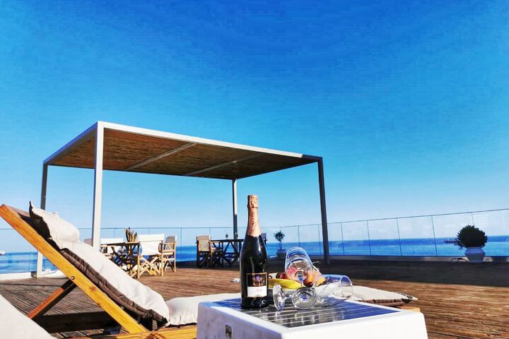 Sundeck 28 of 33