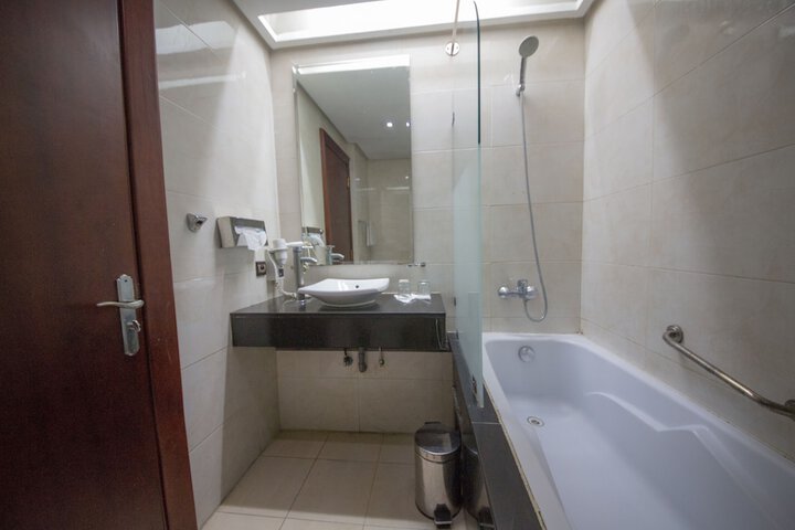 Room 6 of 24