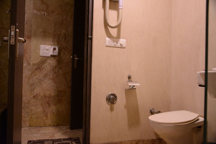 Room 11 of 12