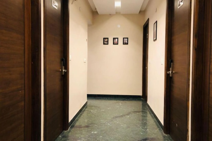 Ballroom/Hall 29 of 33