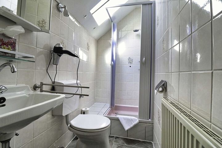 Room 35 of 70